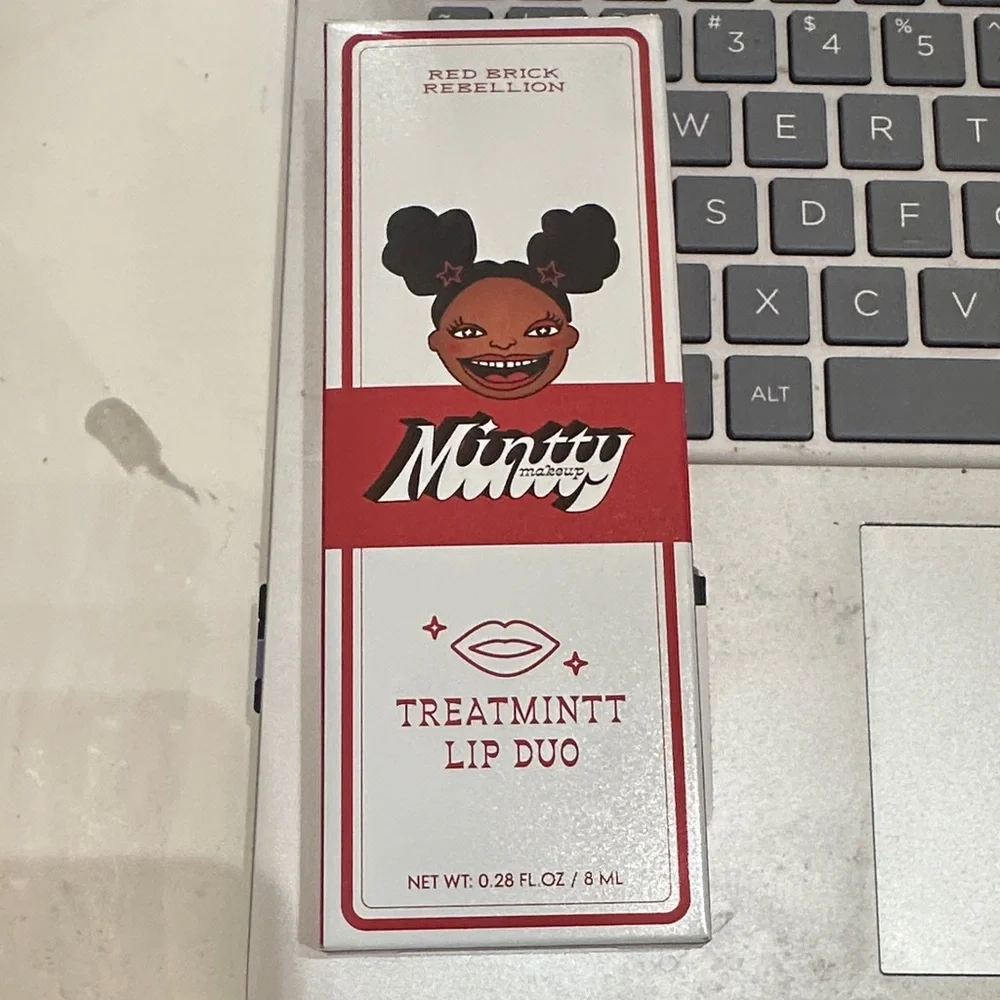 NIP Mintty Make-Up Treatmintt Lip Duo in Red Brick Rebellion